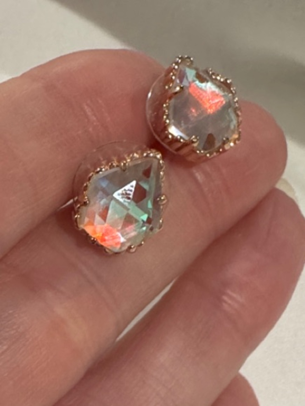 Kendra Scott -Iridescent Teardrop Crystal Stud Earrings - Gold